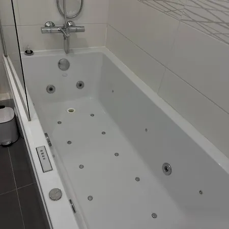 Апартаменты Un Cocon A Deux Pas Du Metro Et Avec Parking Inclus Париж