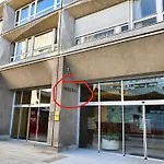 Un Cocon A Deux Pas Du Metro Et Avec Parking Inclus Daire Paris