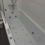 Daire Un Cocon A Deux Pas Du Metro Et Avec Parking Inclus Paris
