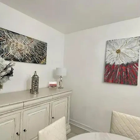 Un Cocon A Deux Pas Du Metro Et Avec Parking Inclus 65 Rue Du Javelot Apartment Paris