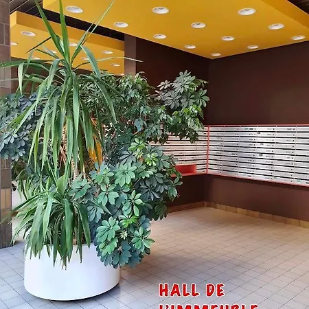 Apartment Un Cocon A Deux Pas Du Metro Et Avec Parking Inclus 65 Rue Du Javelot Paris