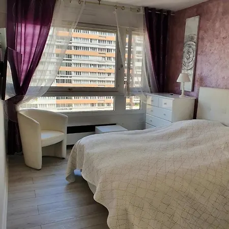Un Cocon A Deux Pas Du Metro Et Avec Parking Inclus 65 Rue Du Javelot Paris