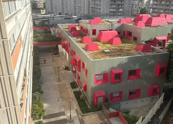 Un Cocon A Deux Pas Du Metro Et Avec Parking Inclus Paris