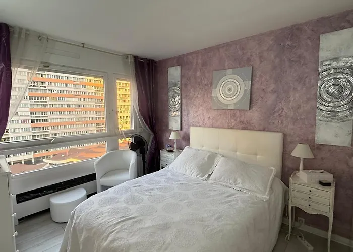 Un Cocon A Deux Pas Du Metro Et Avec Parking Inclus Paris