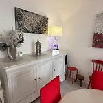 Apartment Un Cocon A Deux Pas Du Metro Et Avec Parking Inclus