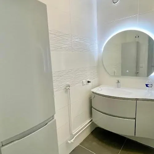 Un Cocon A Deux Pas Du Metro Et Avec Parking Inclus Apartament
