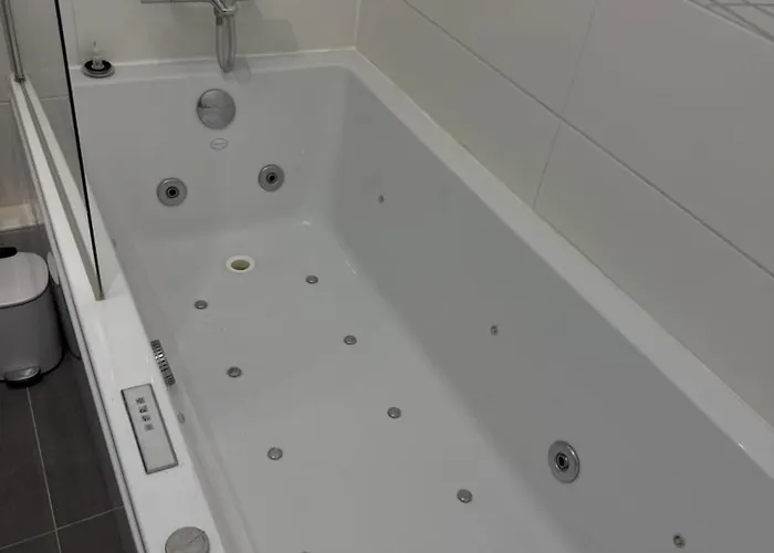 Apartament Un Cocon A Deux Pas Du Metro Et Avec Parking Inclus Paryż